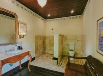 Villa Amaru, Study Bathroom