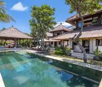 Вилла Cemara, Вилла на берегу моря